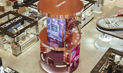 Podium Tom Ford pour Rose Exposed